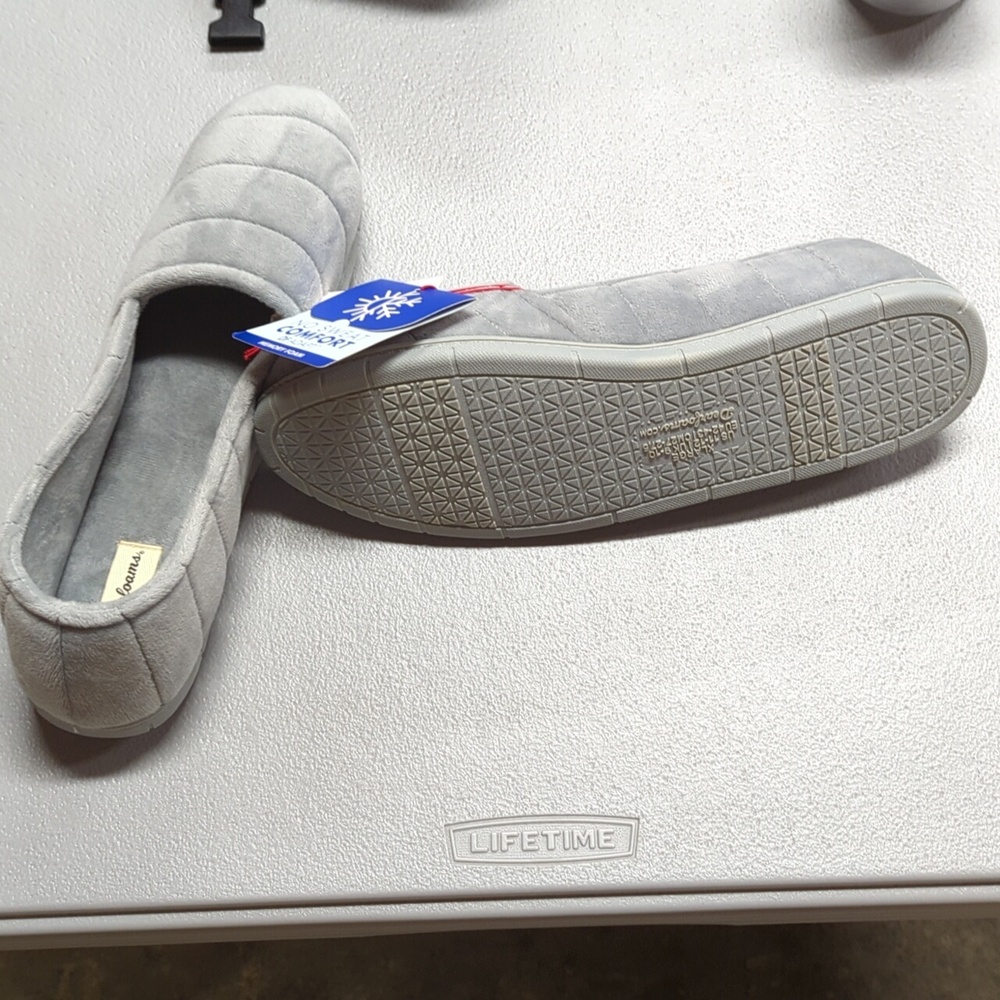 Dearfoams Soft Gray Women's Slippers Size 11-12 - Picture 2 of 2